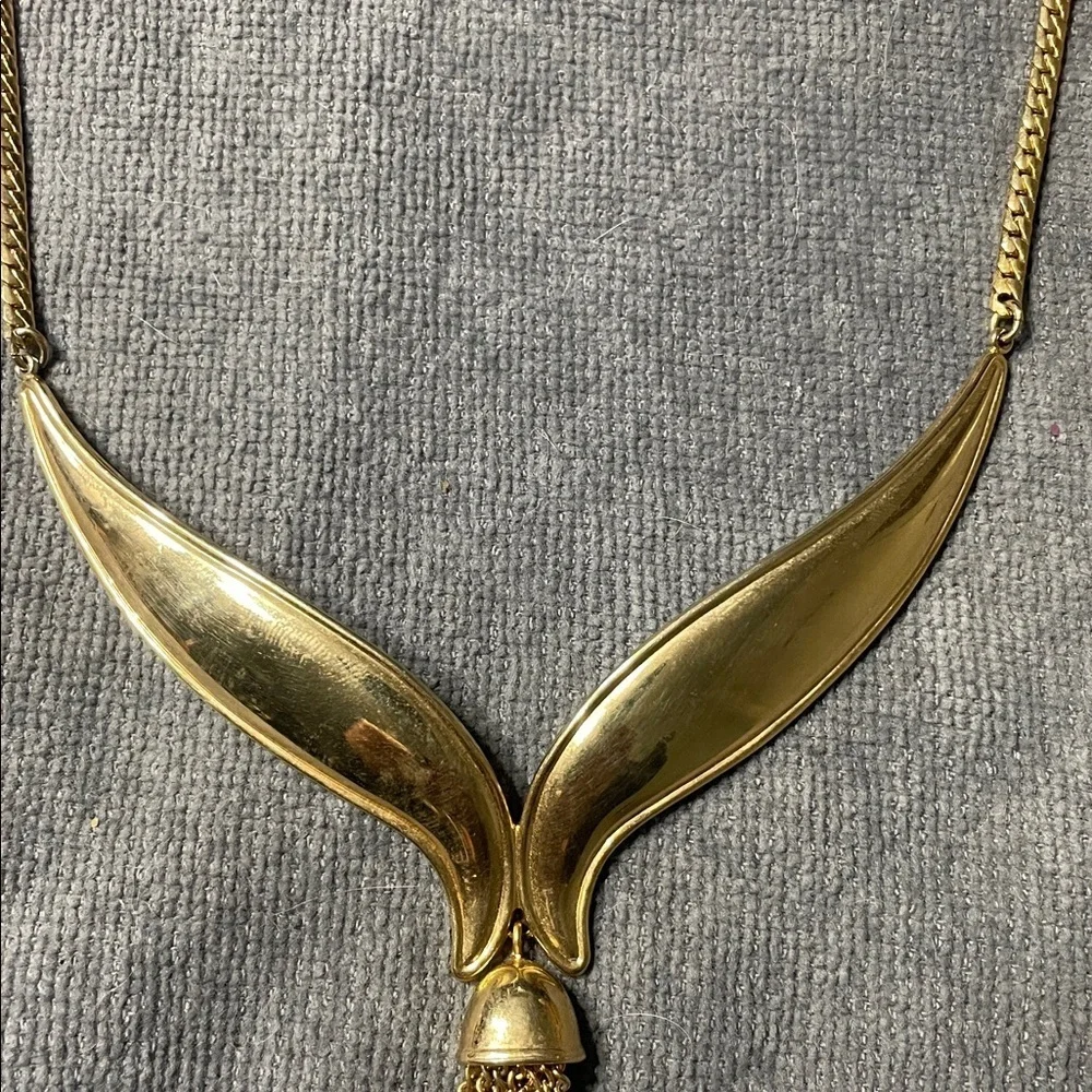 Vintage Avon Goldtone Whale Tail Necklace with Tassel